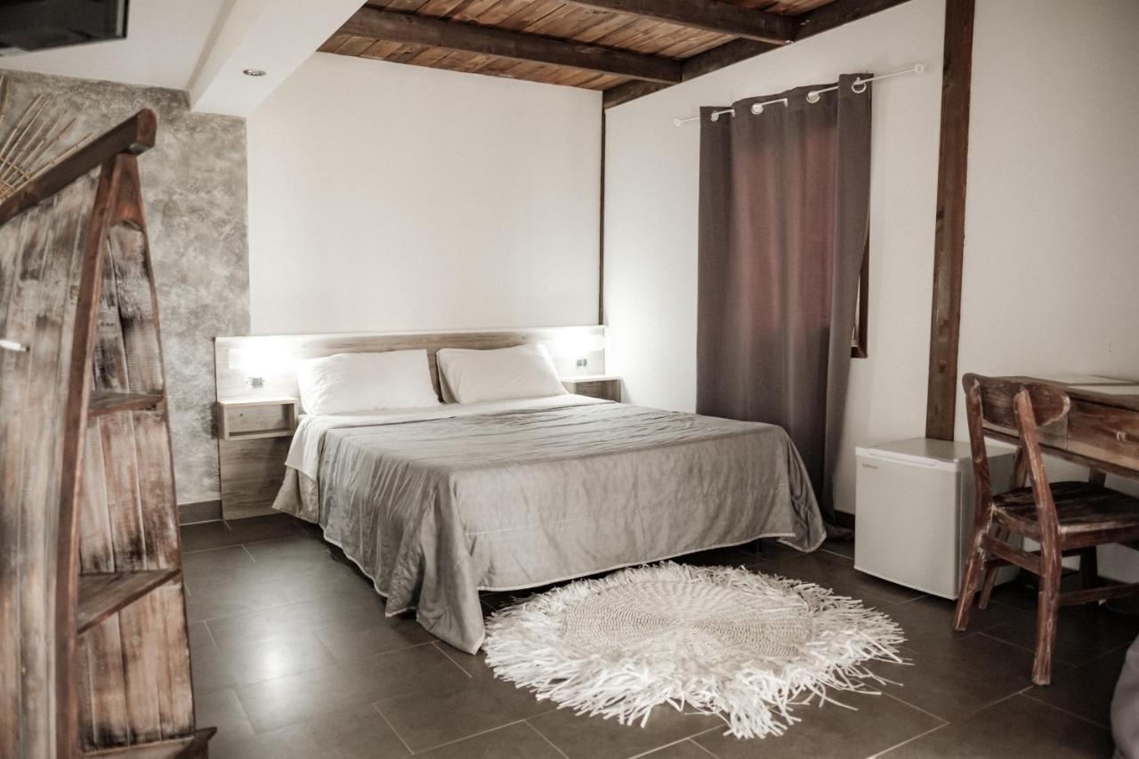 Riva Del Sol Beach Resort 圣卡泰里纳德洛约尼奥 外观 照片