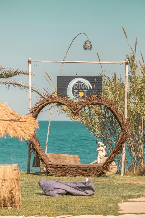 Riva Del Sol Beach Resort 圣卡泰里纳德洛约尼奥 外观 照片
